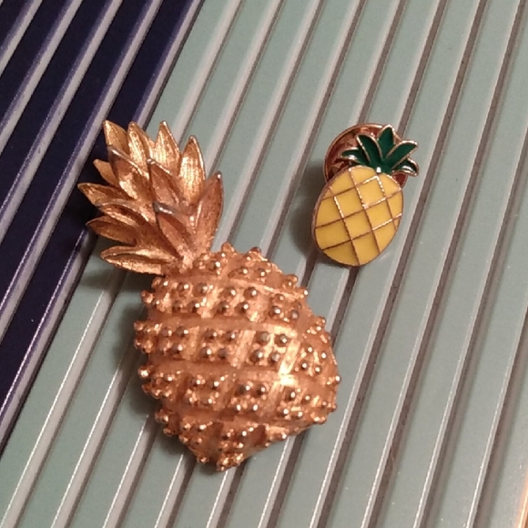 Vintage Pineapple Pin Brooch Lot - Picture 1 of 7